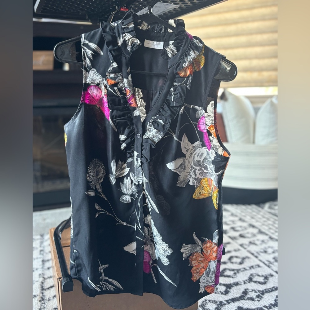 Sleeveless blouse